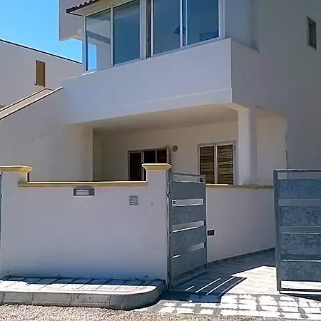 Charming In Location With Air Conditioning Pets Hotel