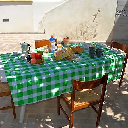 Charming In Location With Air Conditioning Pets Hotel