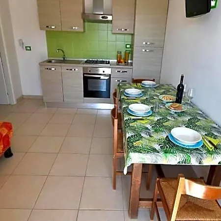 Charming In Location With Air Conditioning Pets